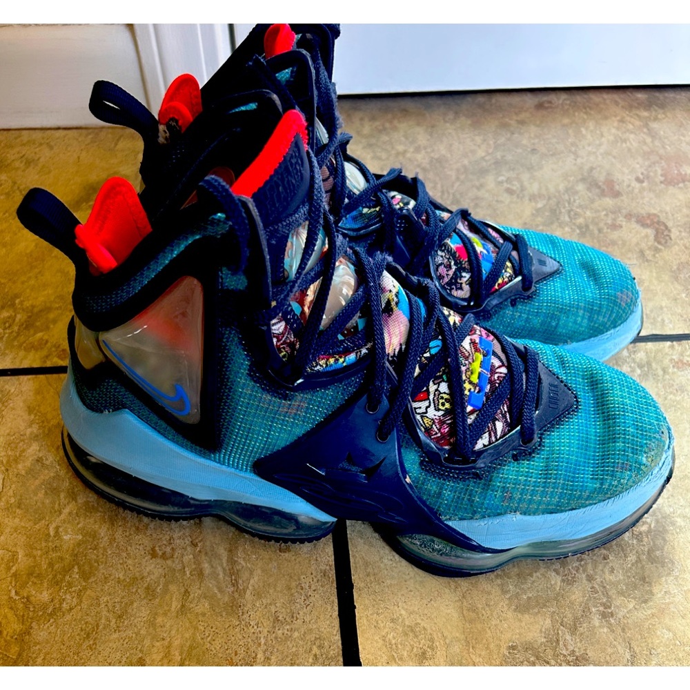 Nike basketball sneaker